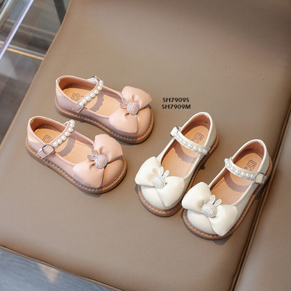 Flat Shoes Ribbon Rabbit Miu White. SH7909SWH Size 21-25 Moq5 Harga Cash 87.000 per psg, SH7909MWH Size 26-30 Moq5 Harga Cash 94.000 per psg- Sepatu Anak Flat Shoes Ribbon Rabbit